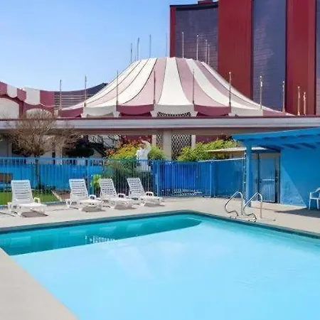 Travelsuites Inn